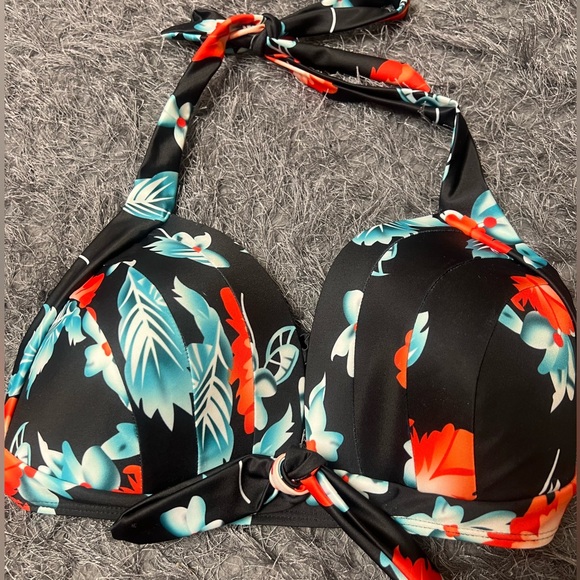 Black Floral Swimsuit Top! - Picture 8 of 15